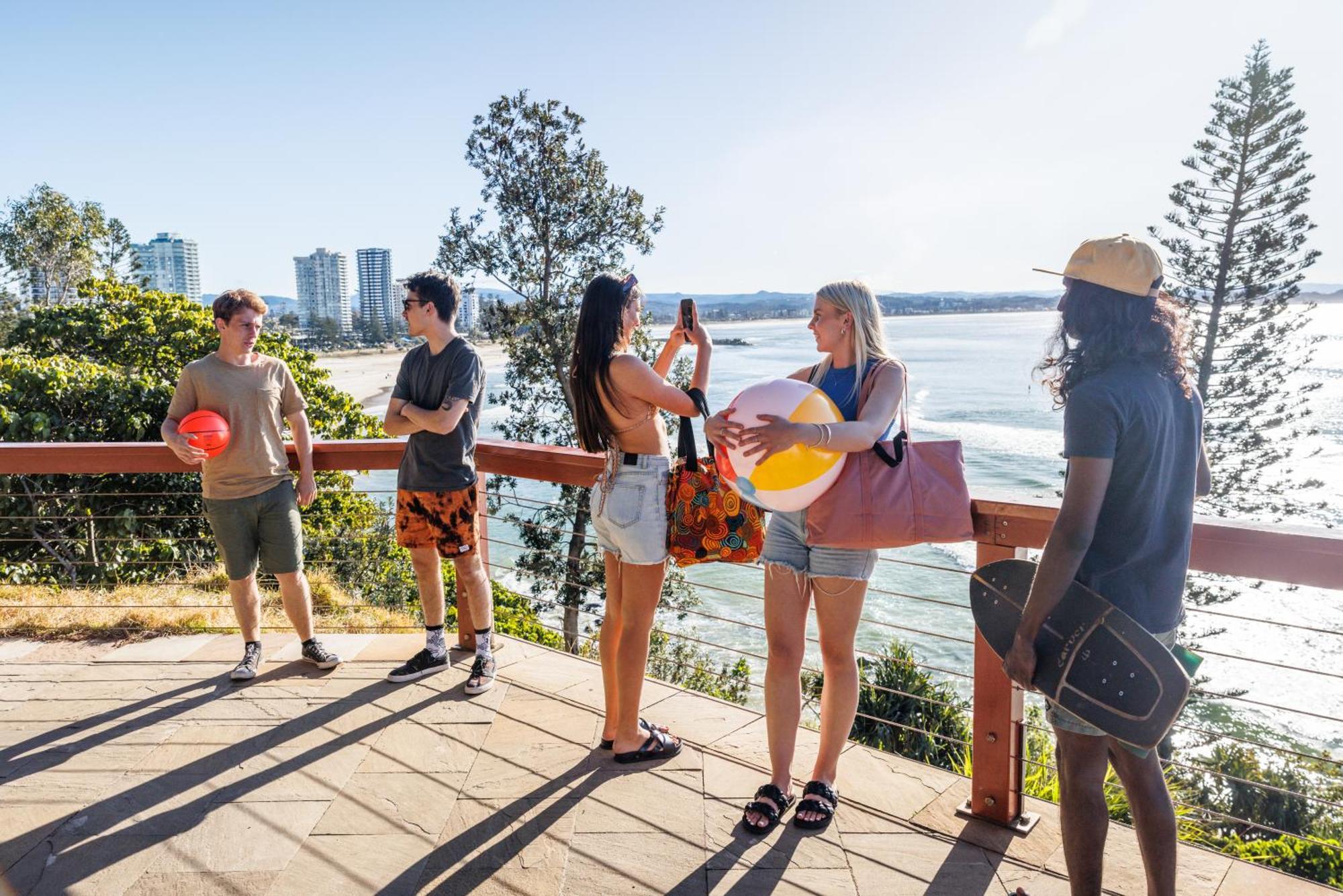 Yha Coolangatta Hostel *